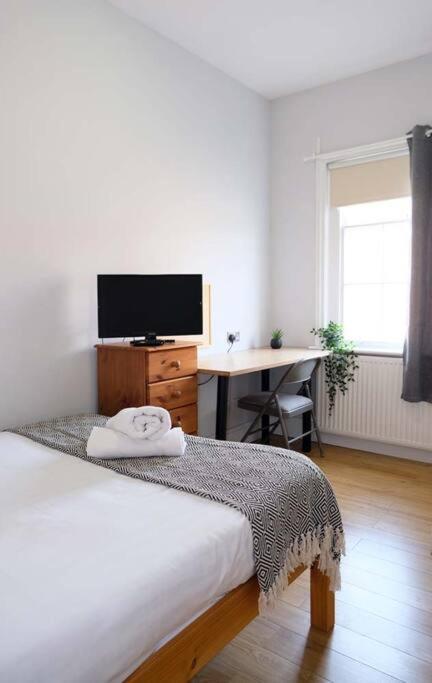 Seymour Townhouse By Serviced Living Liverpool Exterior photo