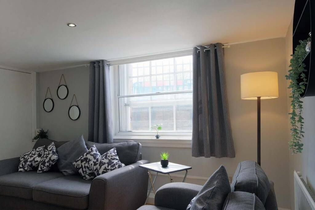 Seymour Townhouse By Serviced Living Liverpool Exterior photo