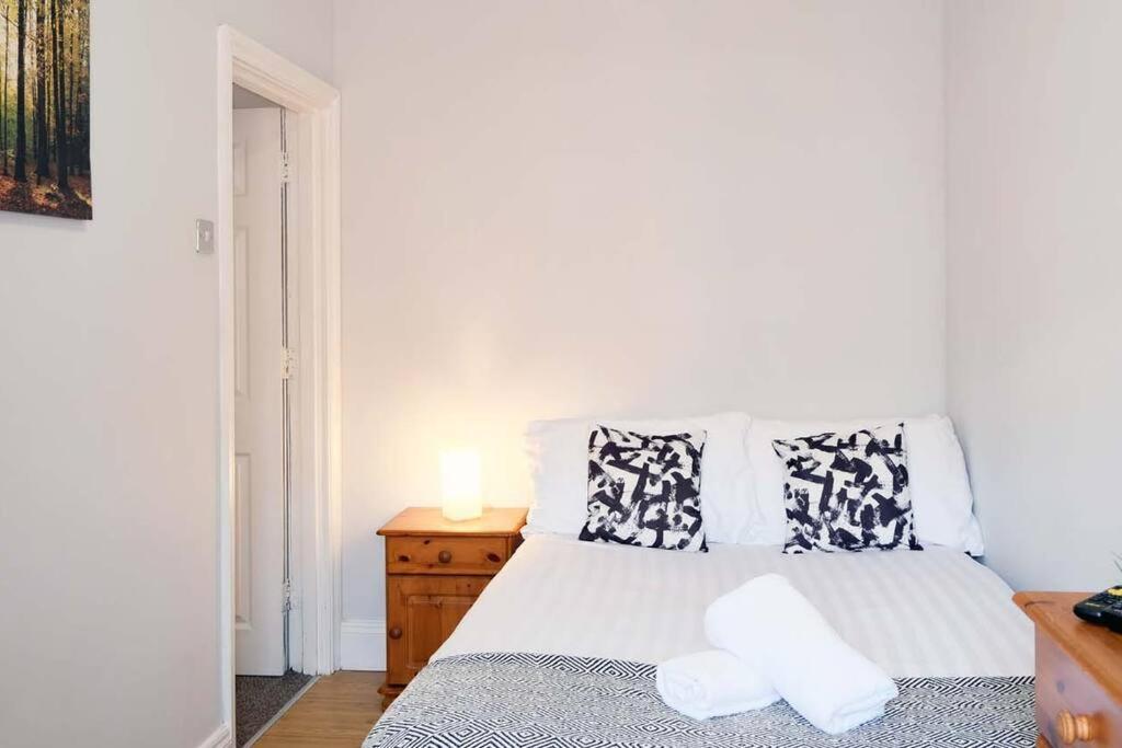 Seymour Townhouse By Serviced Living Liverpool Exterior photo