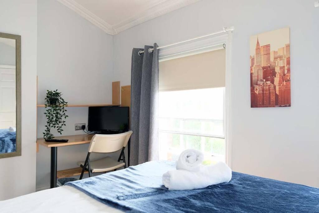Seymour Townhouse By Serviced Living Liverpool Exterior photo