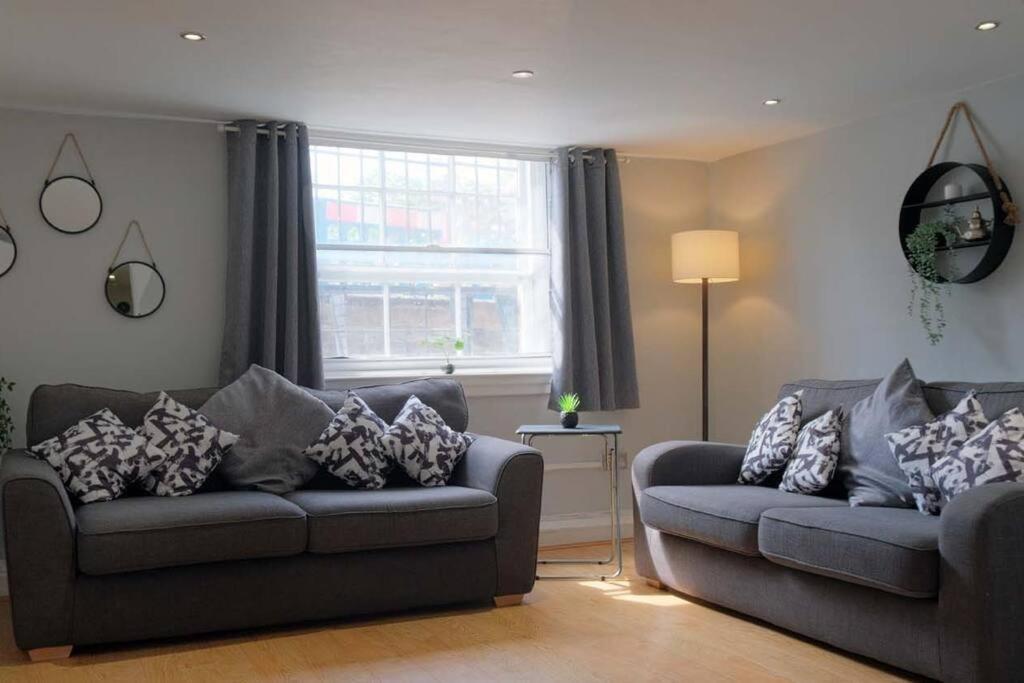 Seymour Townhouse By Serviced Living Liverpool Exterior photo