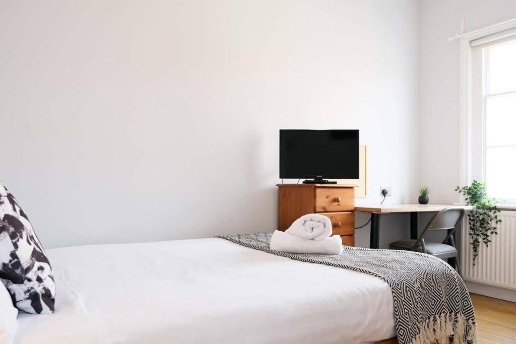 Seymour Townhouse By Serviced Living Liverpool Exterior photo