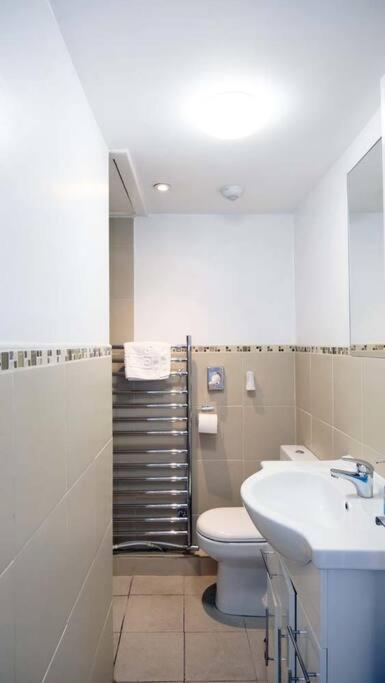 Seymour Townhouse By Serviced Living Liverpool Exterior photo